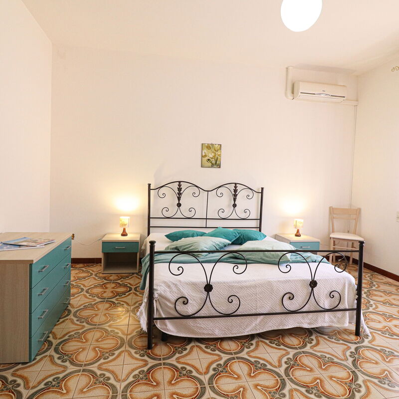 Isabel: Bedroom