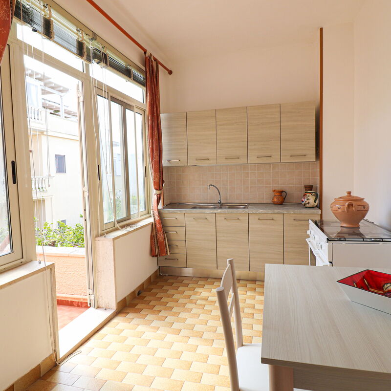 Isabel: Kitchen