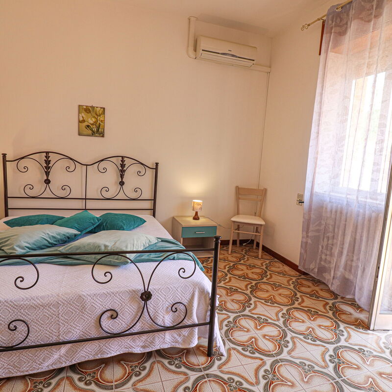 Isabel: Bedroom