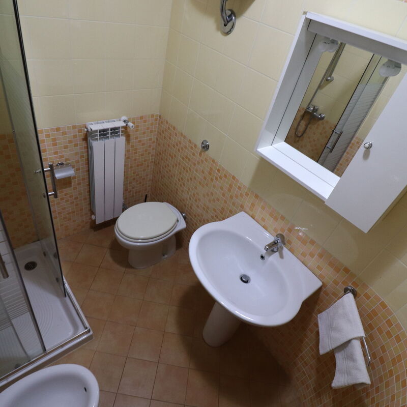 Iris: Bathroom