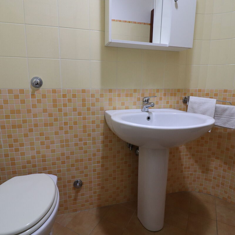Iris: Bathroom