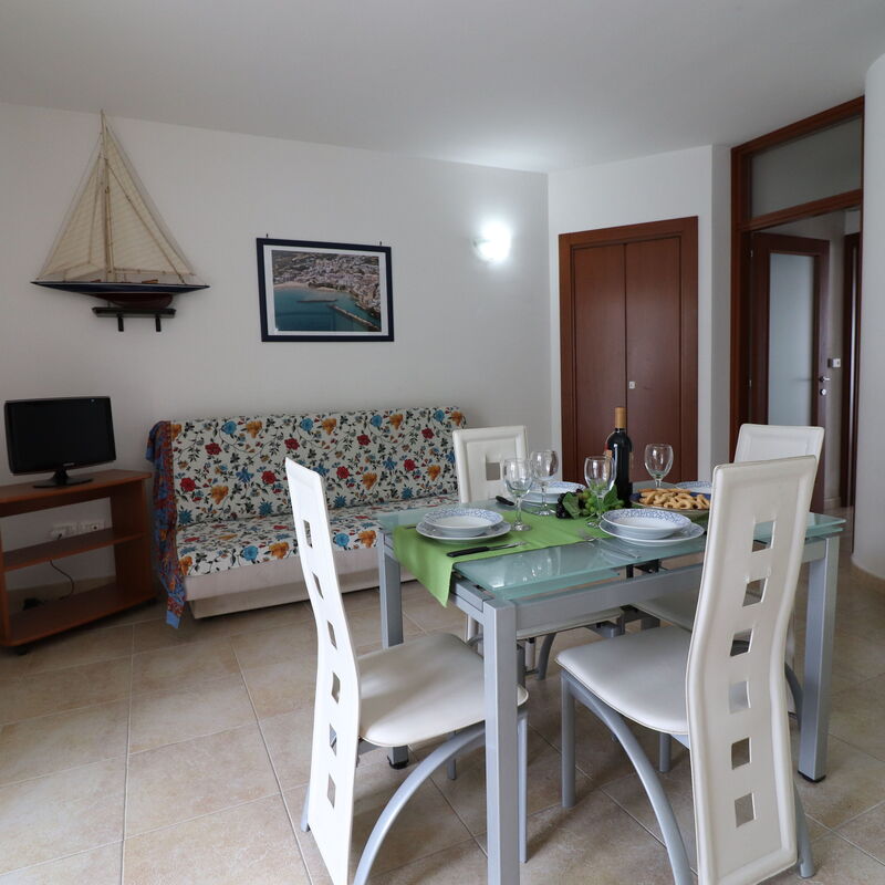 Iris: Kitchen