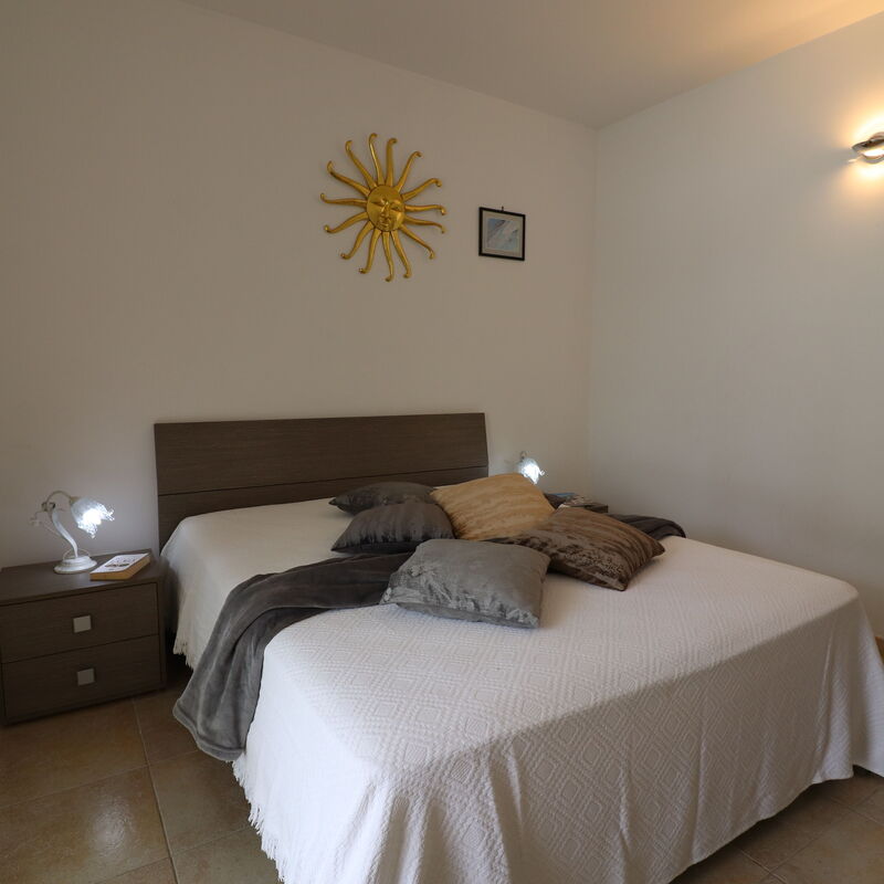 Iris: Bedroom