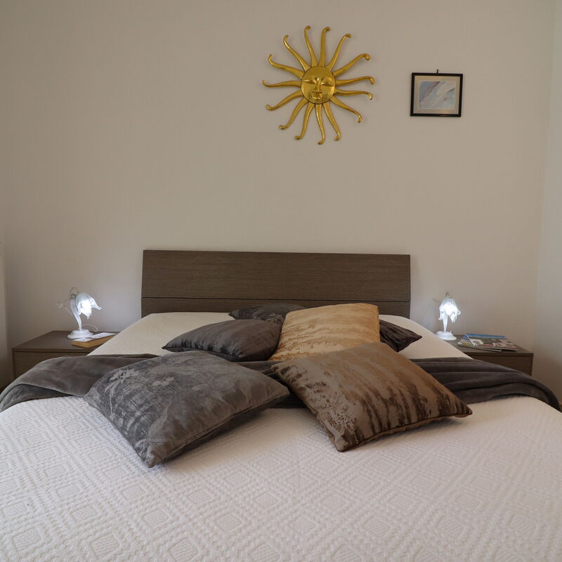 Iris: Bedroom