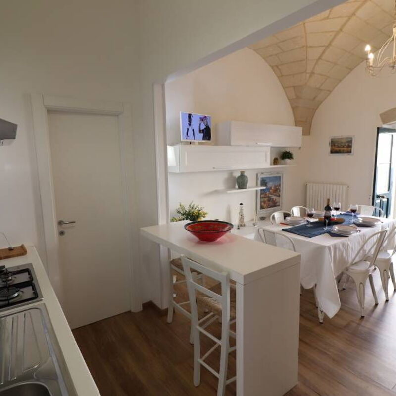 Glenda: Dining Room