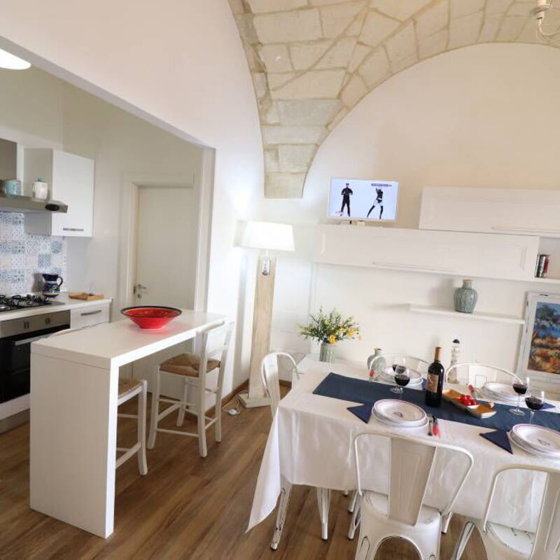 Glenda: Dining Room