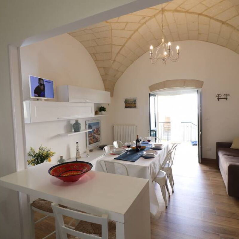 Glenda: Dining Room