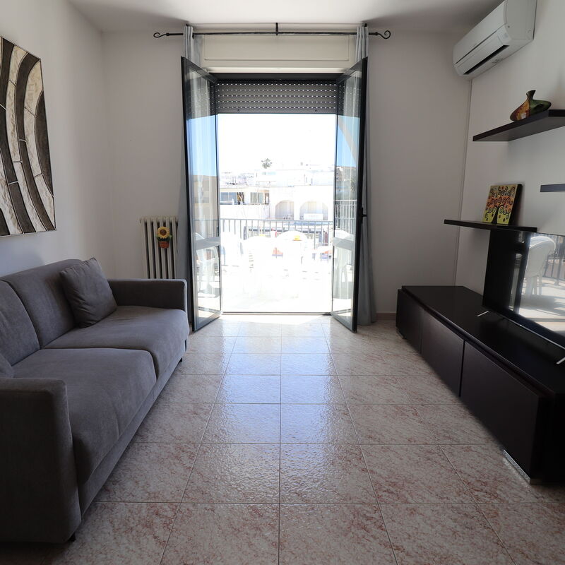Idrusa: Living Room