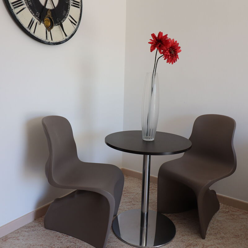 Idrusa: Living Room