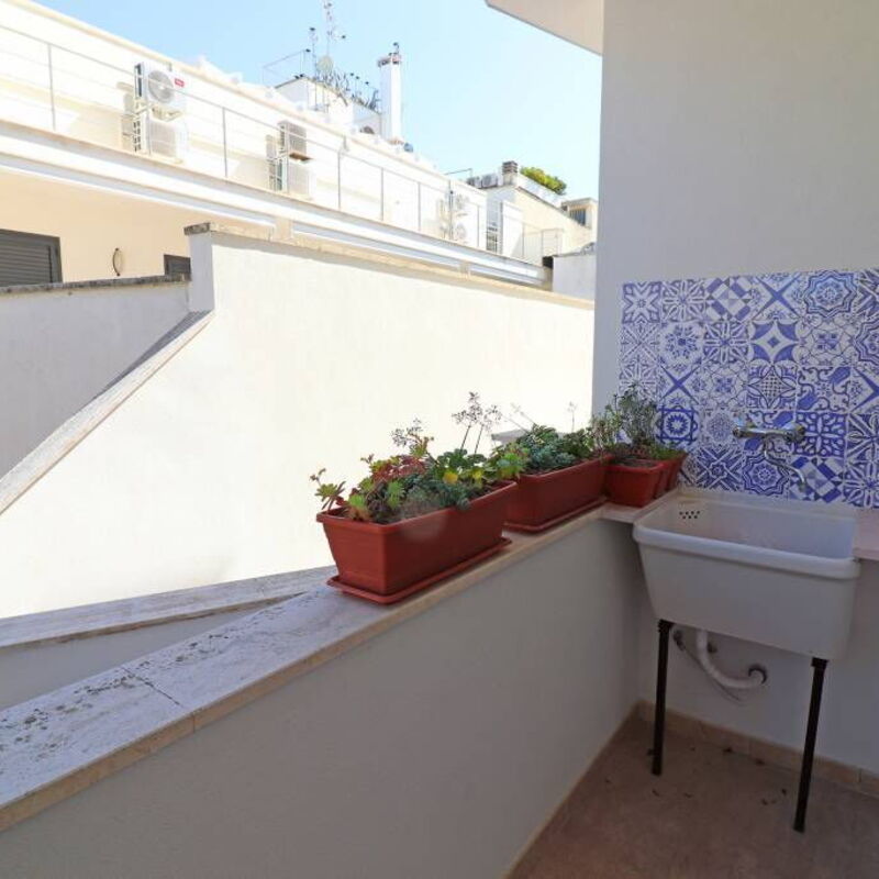 Caterina: Building Exterior