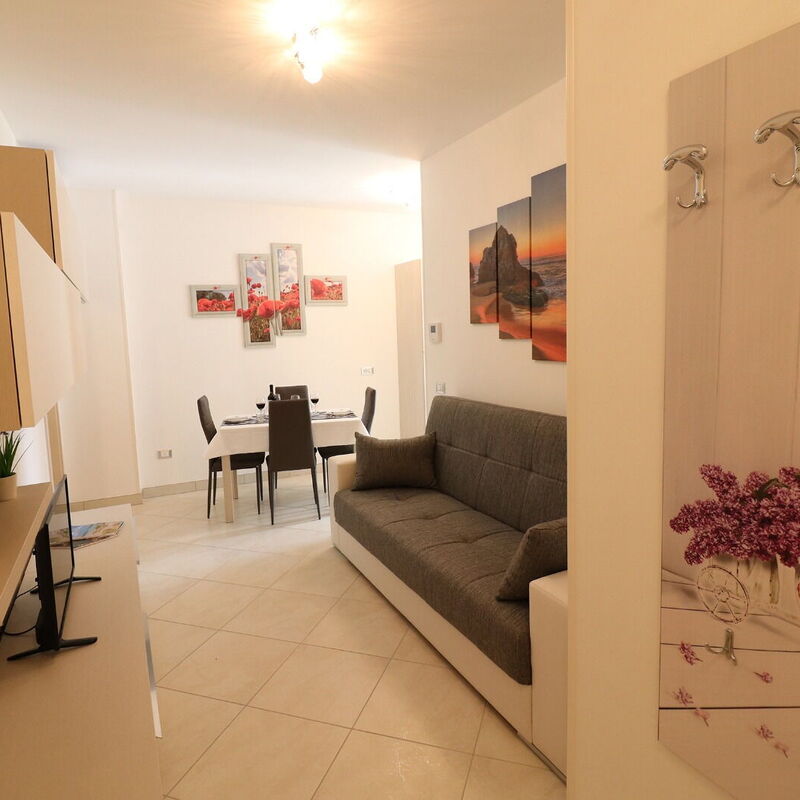 Francesca: Dining Room, Living Room