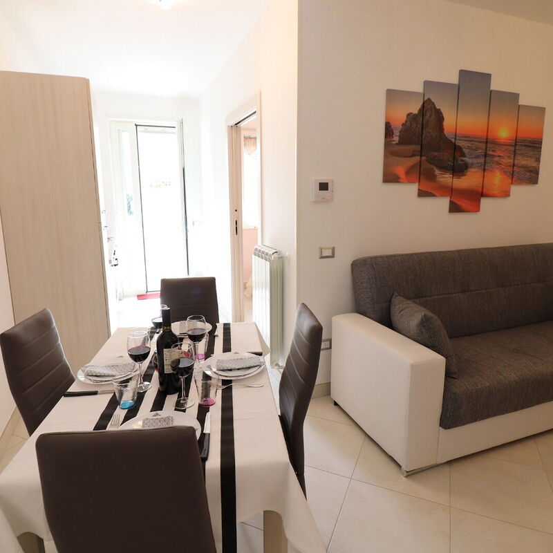 Francesca: Dining Room, Living Room