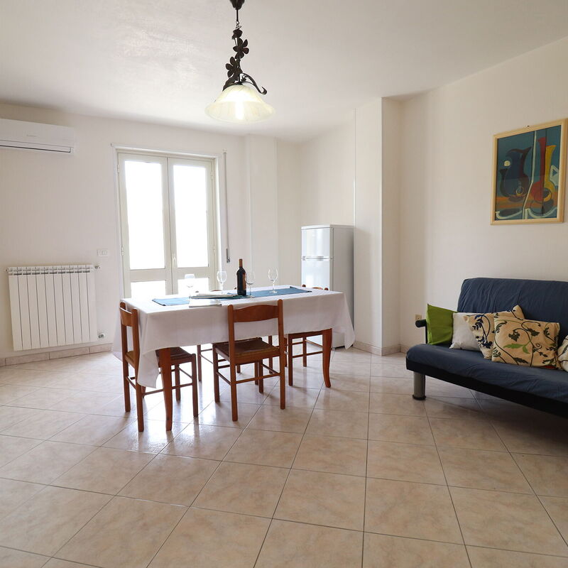 Marta: Dining Room