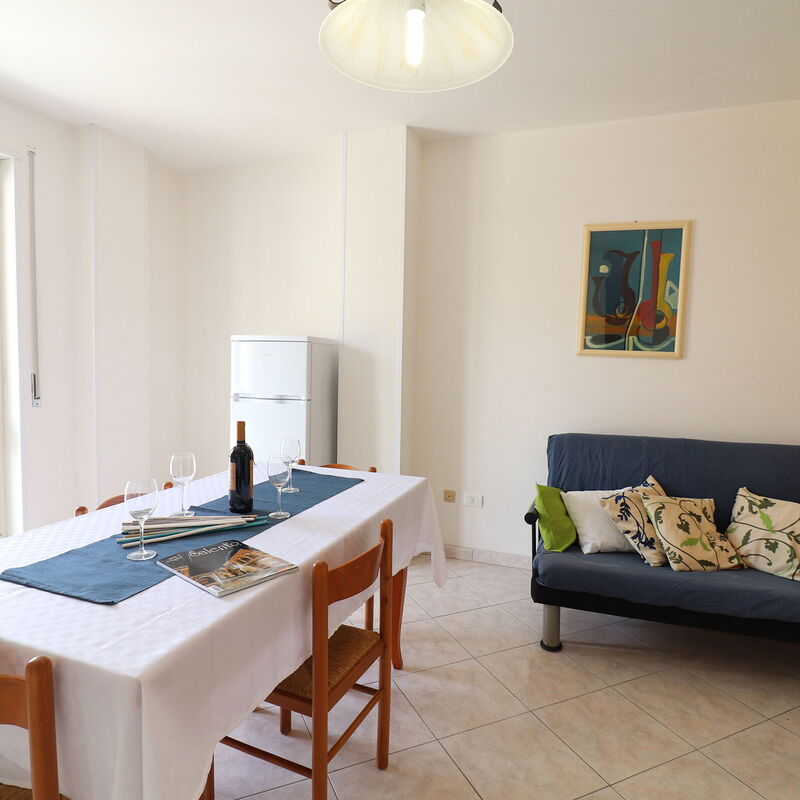 Marta: Dining Room