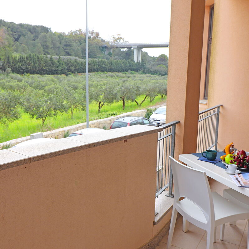 Claudia: Balcony / Terrace / Patio