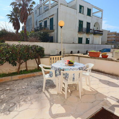 Cecilia: Balcony / Terrace / Patio, Building Exterior
