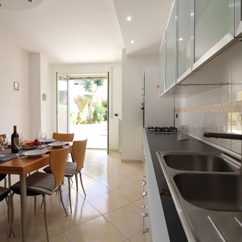 Iside: Kitchen